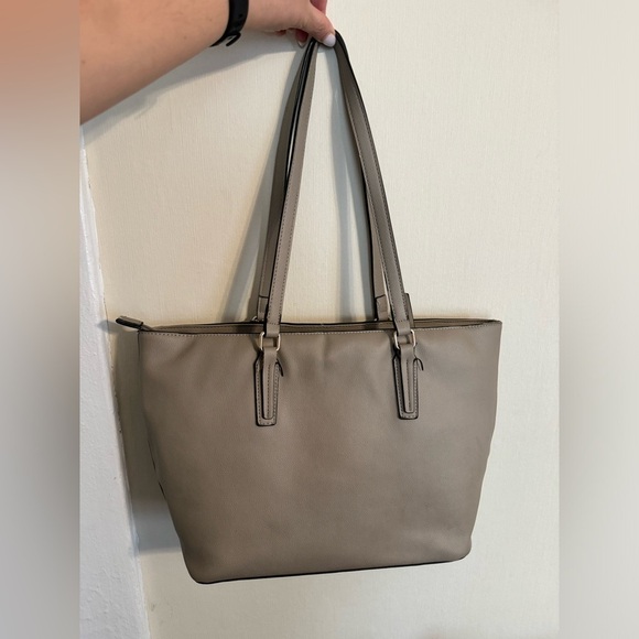 Kate & Alex Cuffaro Italian Design Beige Tote zip up bag - Picture 13 of 16